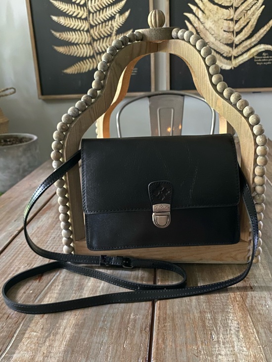Patricia Nash Handbags - Patricia Nash Lanza Leather Convertible Crossbody Bag Purse Embossed Logo Black